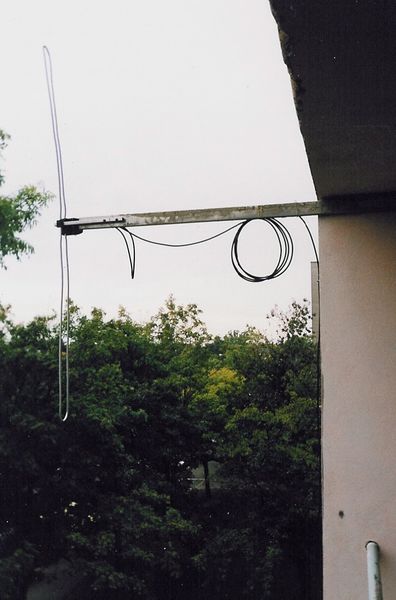 Příklad montáže dipólu na balkóně